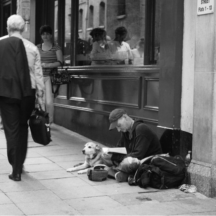 Lesender Obdachloser.jpg
