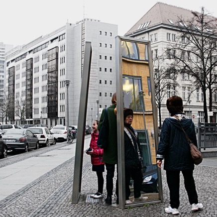 Hausvogteiplatz Spiegel.jpg